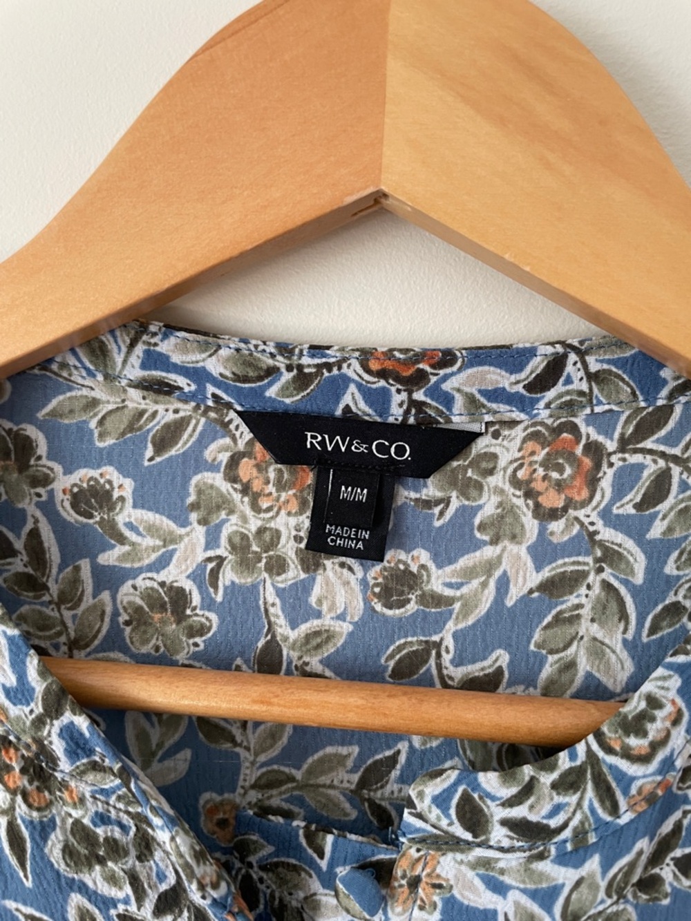 RW&CO. Blue Floral Button-Front Blouse - Picture 2 of 9